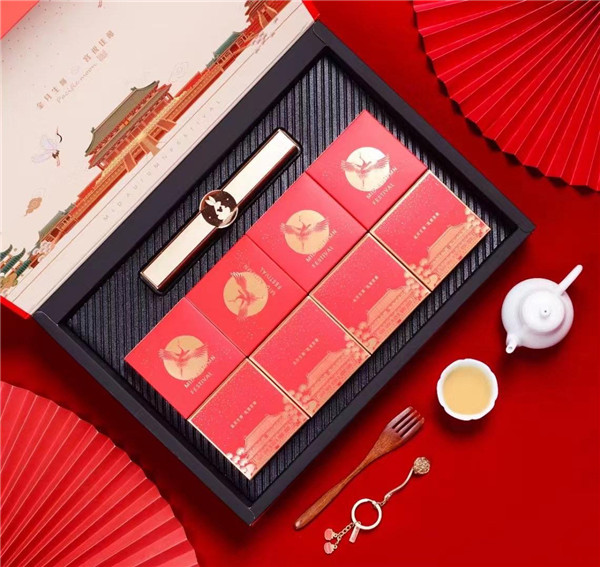 客鄉(xiāng)糕點8粒裝月餅禮盒 （金月生輝）紅色1.jpg